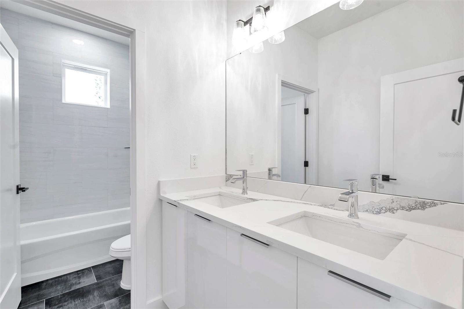 2608 W COLUMBUS DR #5, TAMPA, FL, 33607