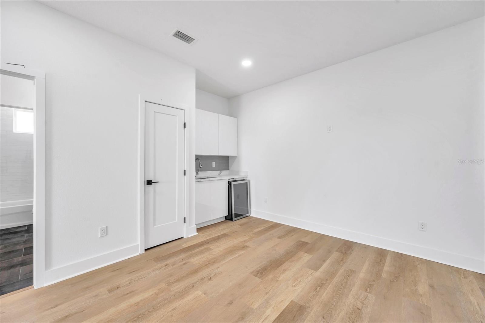 2608 W COLUMBUS DR #5, TAMPA, FL, 33607