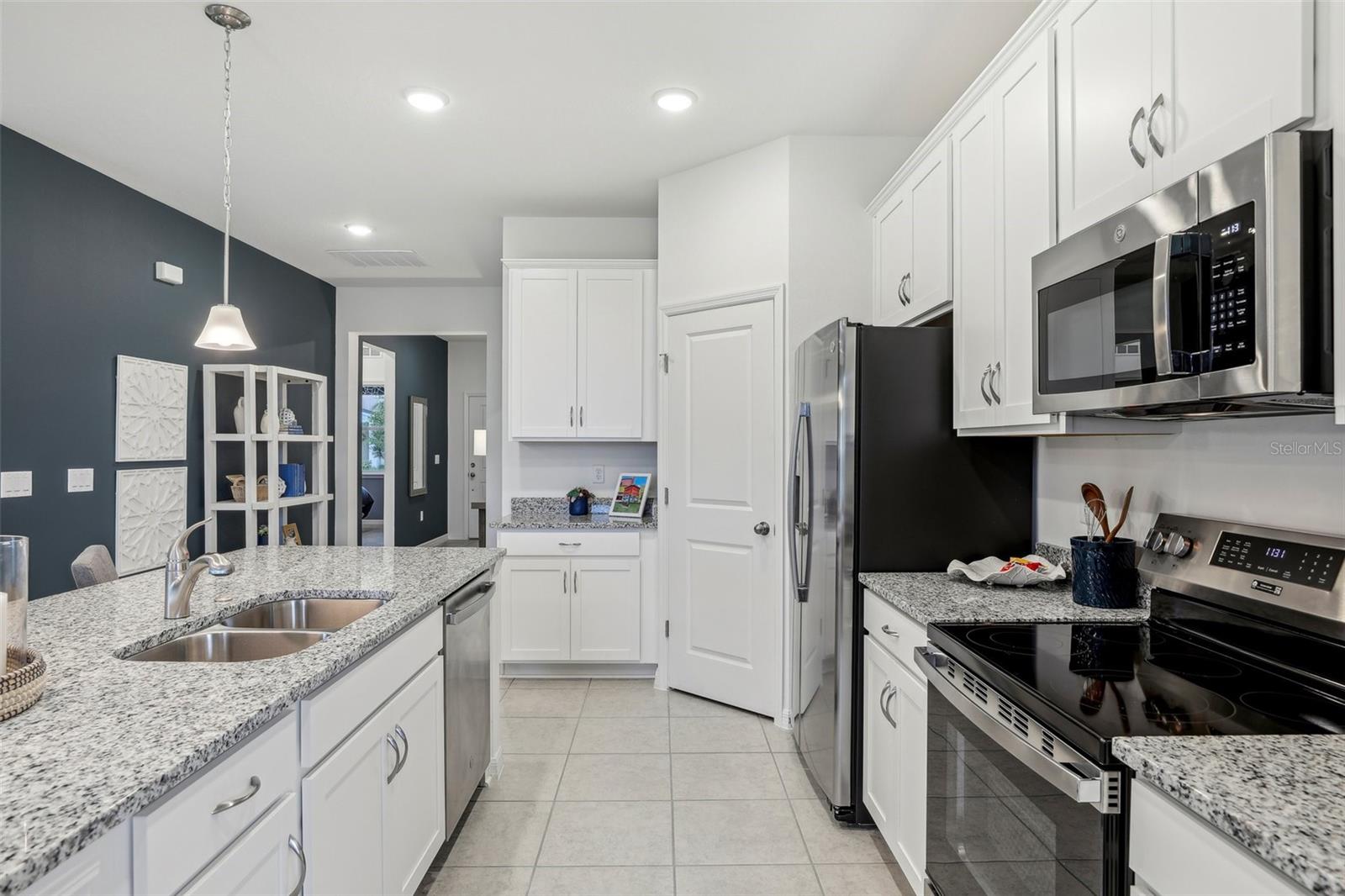 1694 BLUE LAGOON CIR, MASCOTTE, FL, 34753