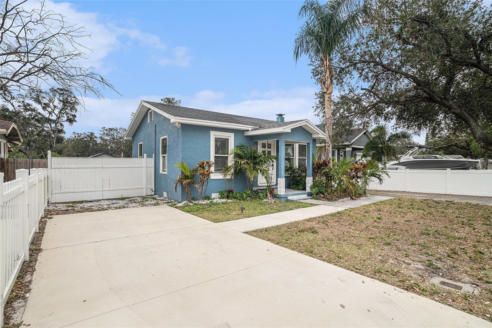 8907 N BOULEVARD, TAMPA, FL, 33604