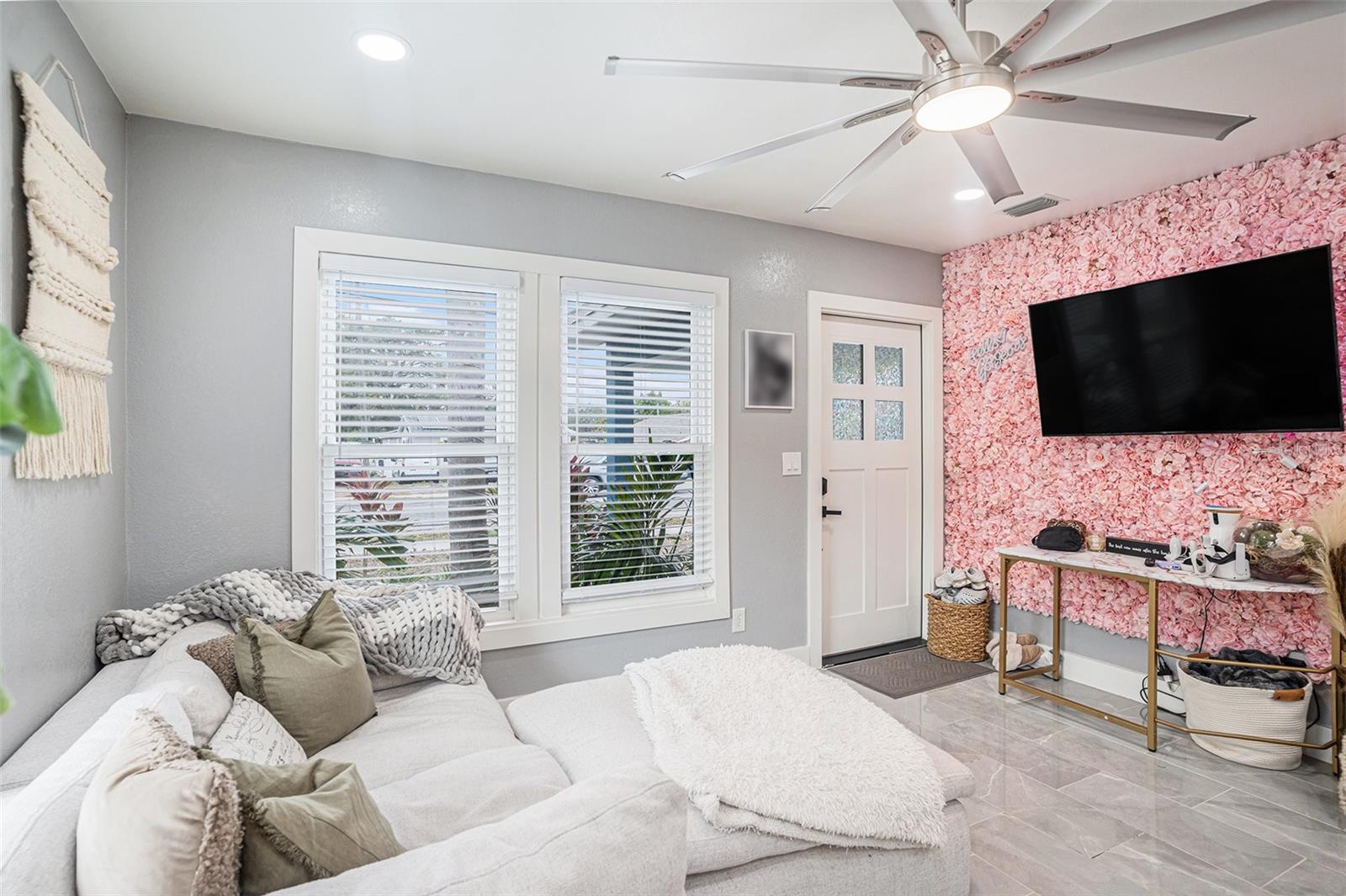 8907 N BOULEVARD, TAMPA, FL, 33604