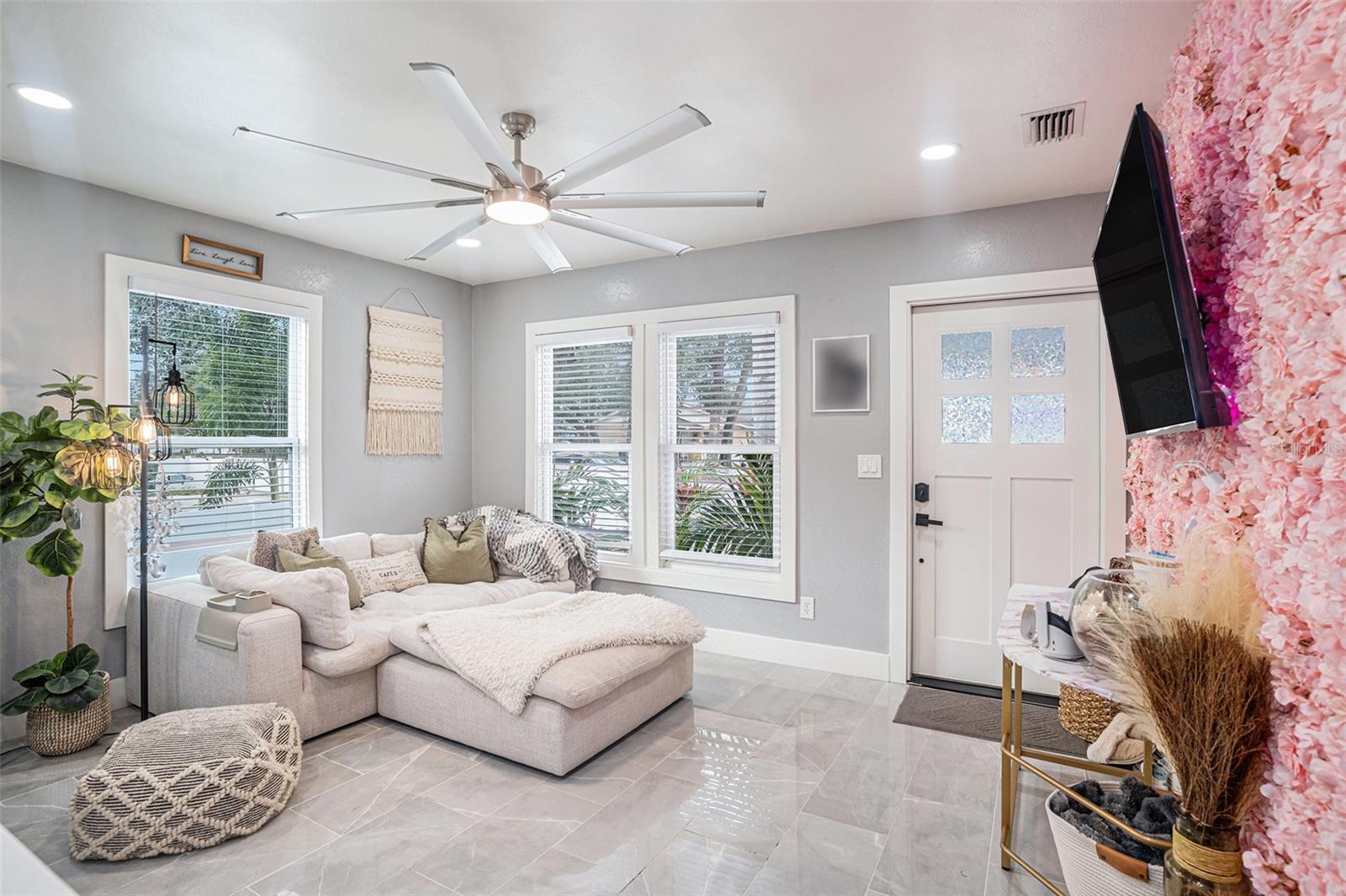 8907 N BOULEVARD, TAMPA, FL, 33604