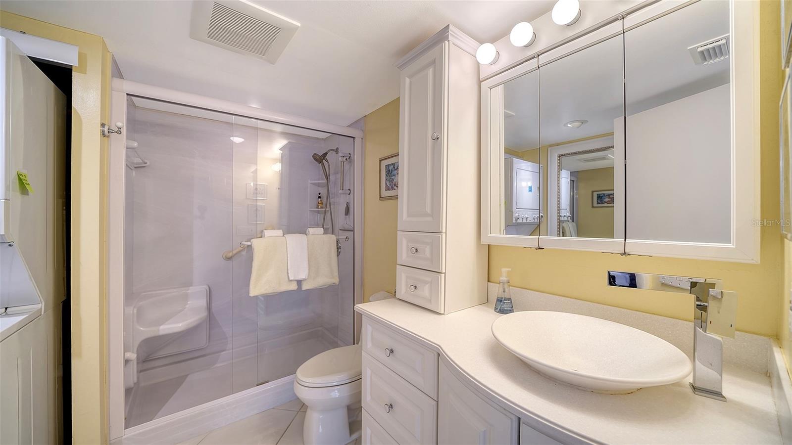800 BENJAMIN FRANKLIN DR #202, SARASOTA, FL, 34236