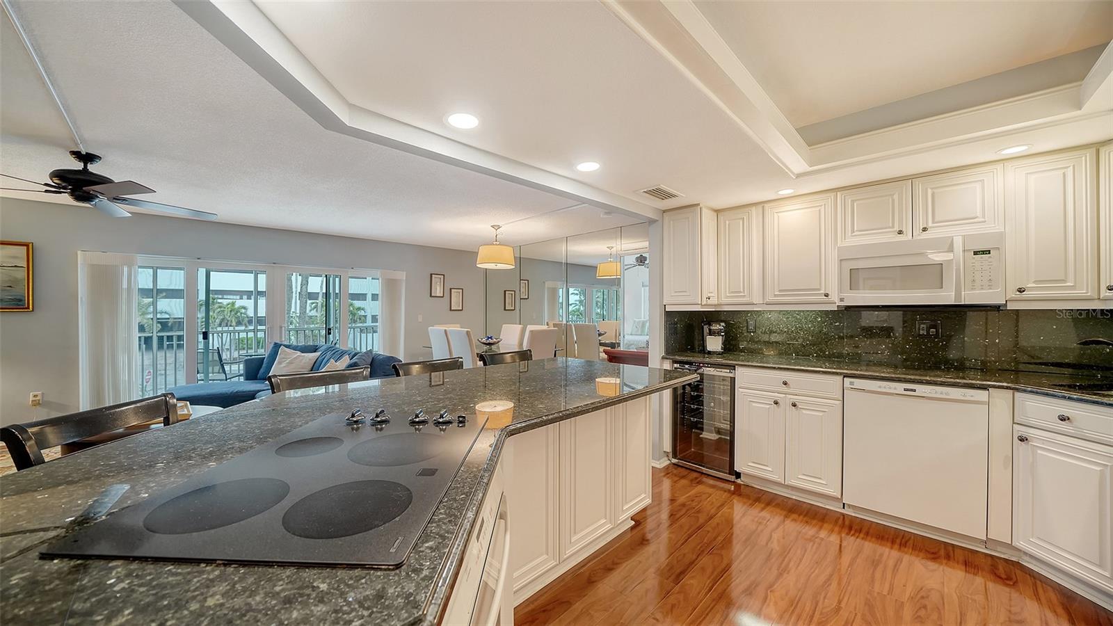 800 BENJAMIN FRANKLIN DR #202, SARASOTA, FL, 34236