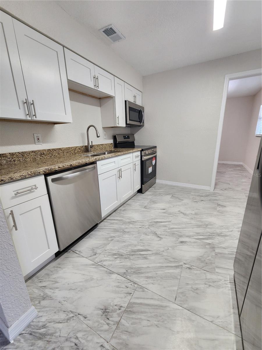 8329 CASS RD, ZEPHYRHILLS, FL, 33540