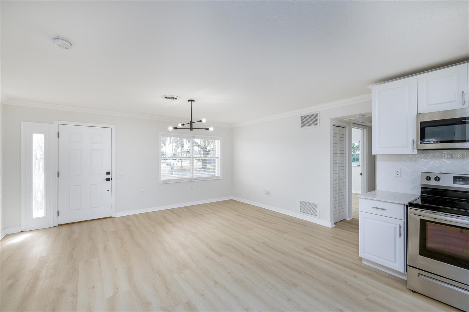 10821 FREEDOM BLVD, SEMINOLE, FL, 33772