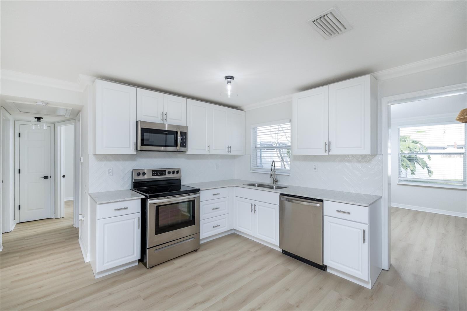 10821 FREEDOM BLVD, SEMINOLE, FL, 33772