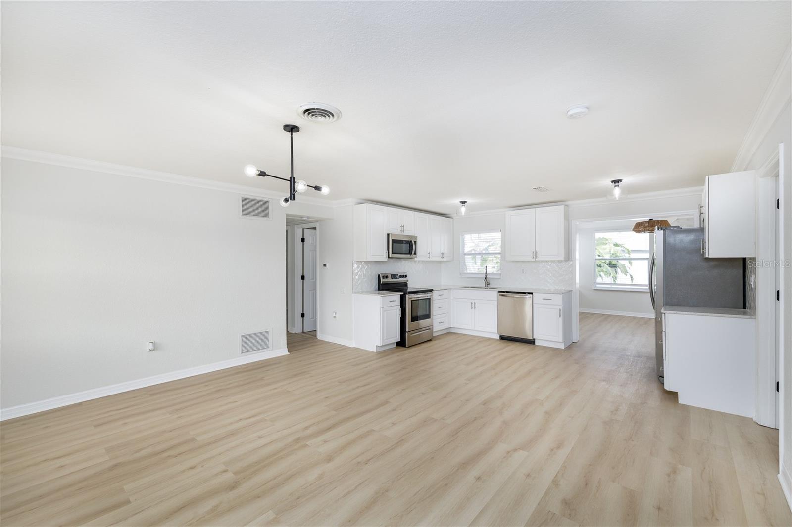10821 FREEDOM BLVD, SEMINOLE, FL, 33772