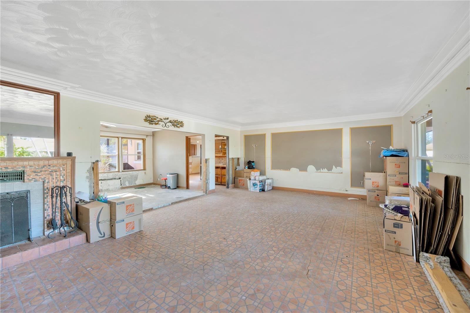 2412 CRESCENT CT E, BRADENTON, FL, 34208