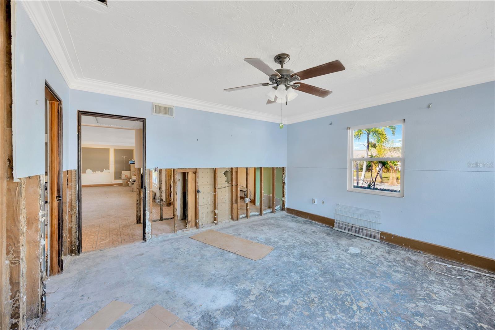 2412 CRESCENT CT E, BRADENTON, FL, 34208