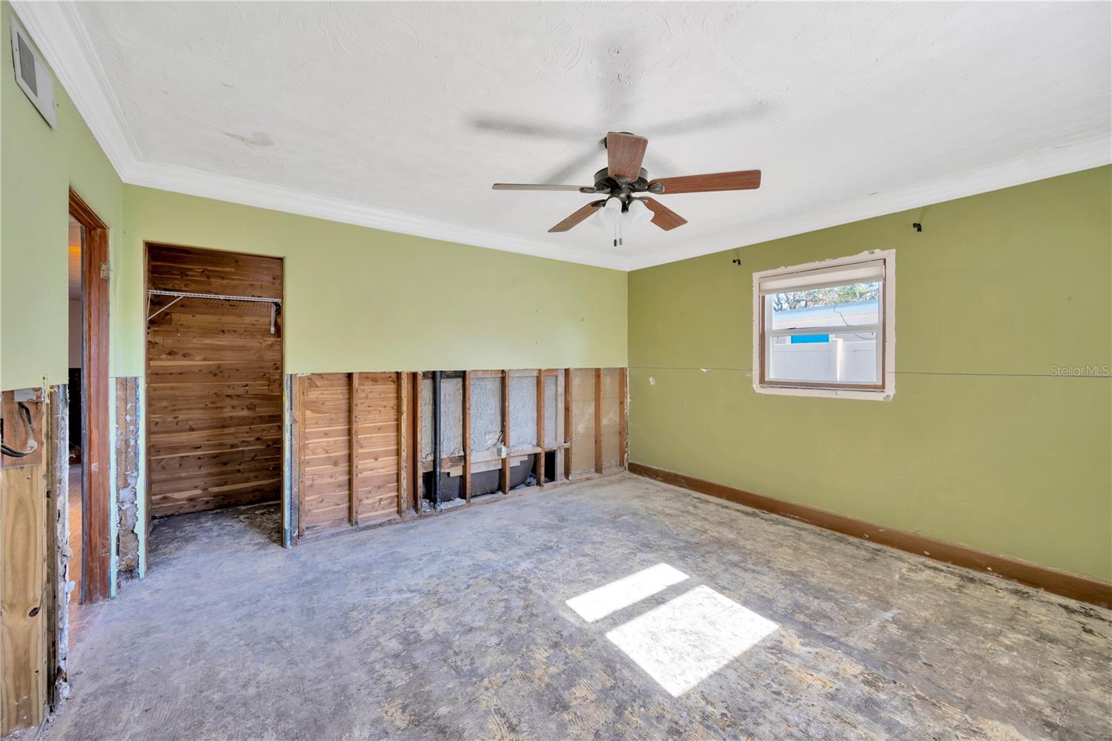 2412 CRESCENT CT E, BRADENTON, FL, 34208