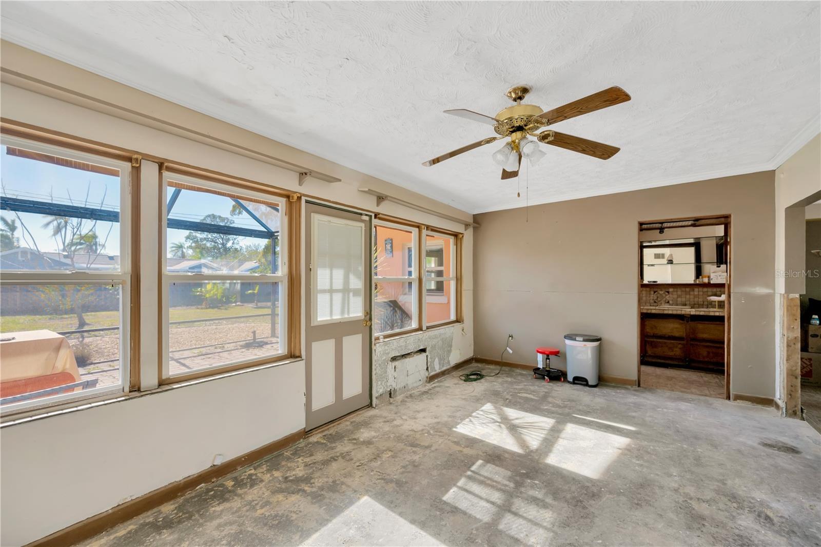 2412 CRESCENT CT E, BRADENTON, FL, 34208