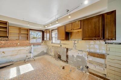 2412 CRESCENT CT E, BRADENTON, FL, 34208