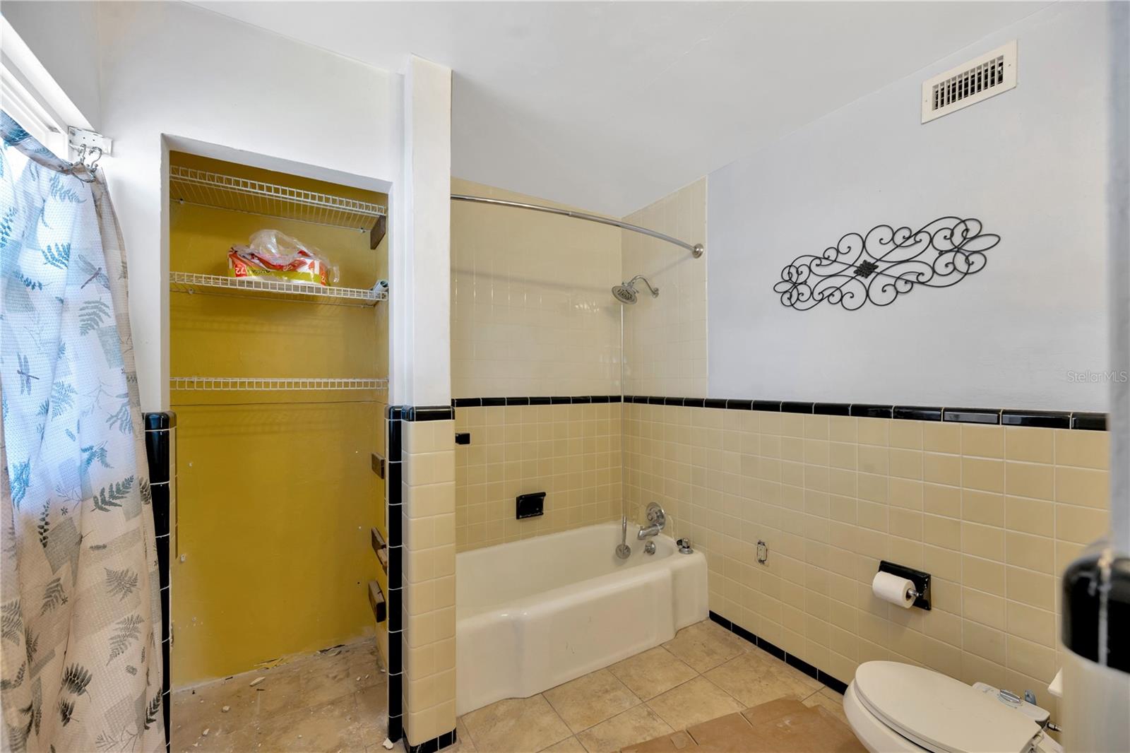 2412 CRESCENT CT E, BRADENTON, FL, 34208
