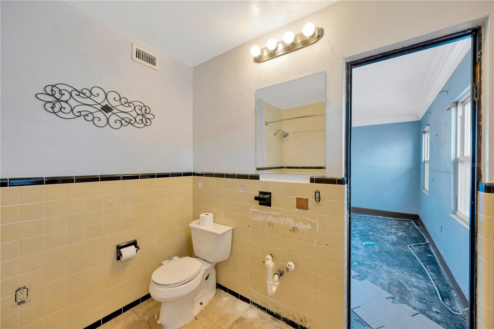 2412 CRESCENT CT E, BRADENTON, FL, 34208