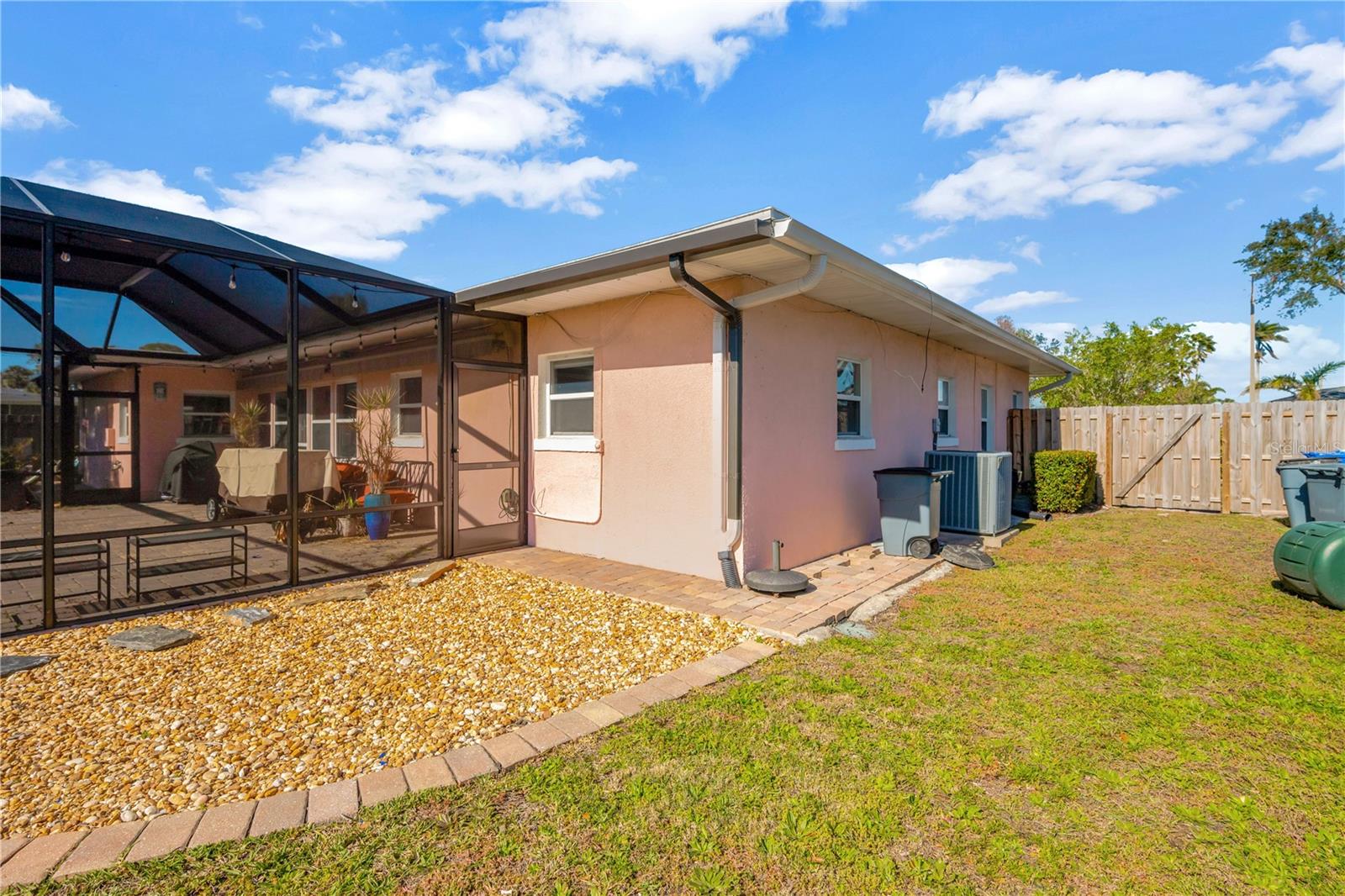 2412 CRESCENT CT E, BRADENTON, FL, 34208