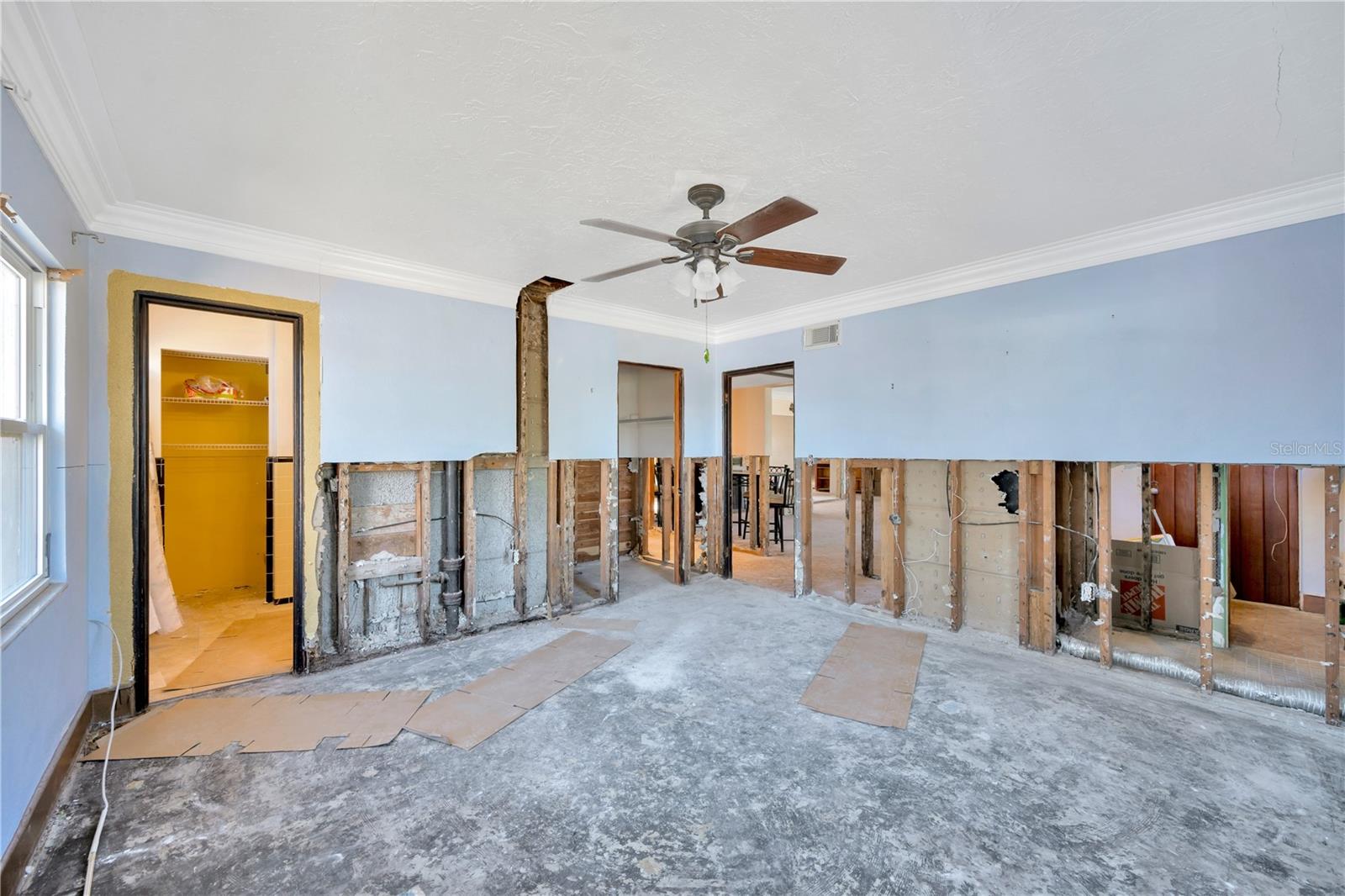 2412 CRESCENT CT E, BRADENTON, FL, 34208