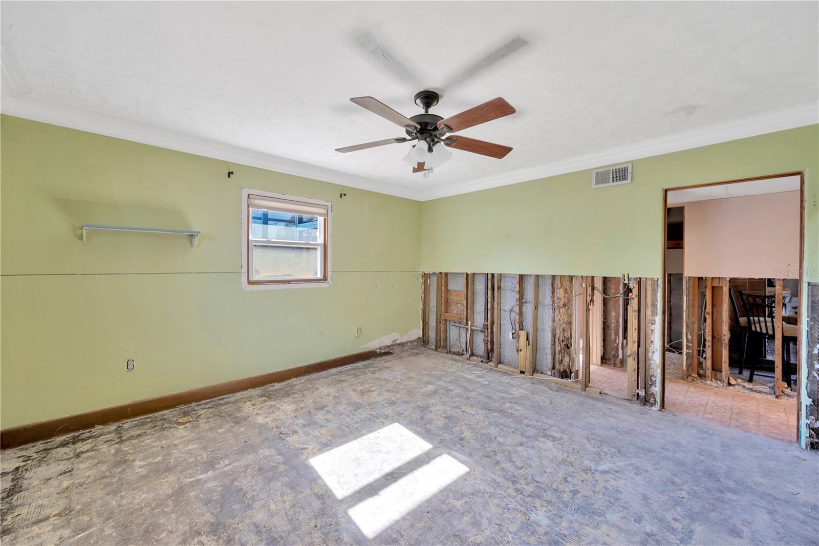 2412 CRESCENT CT E, BRADENTON, FL, 34208