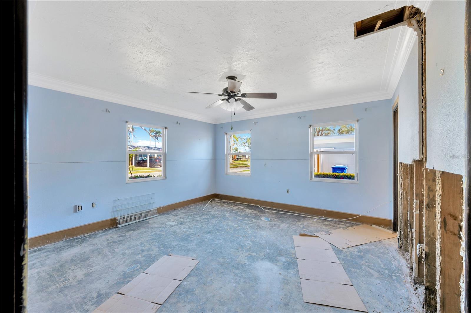 2412 CRESCENT CT E, BRADENTON, FL, 34208
