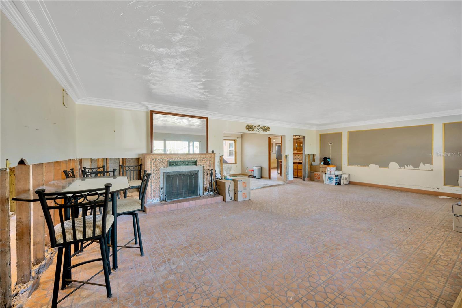 2412 CRESCENT CT E, BRADENTON, FL, 34208