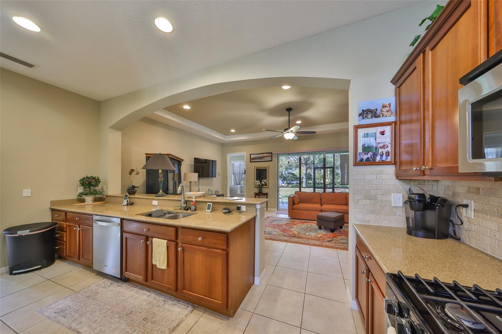 2124 SIFIELD GREENS WAY #11, SUN CITY CENTER, FL, 33573