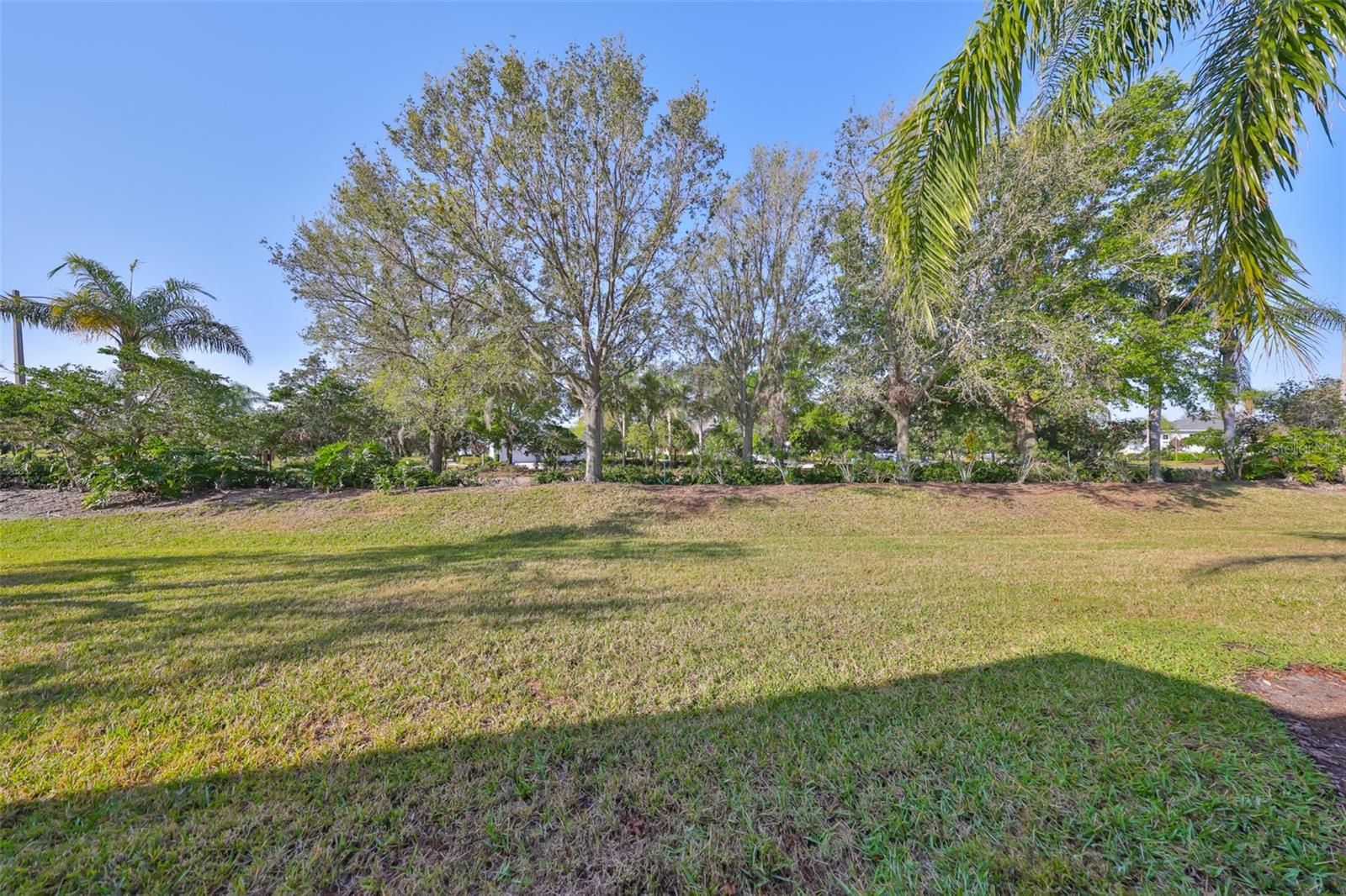2124 SIFIELD GREENS WAY #11, SUN CITY CENTER, FL, 33573