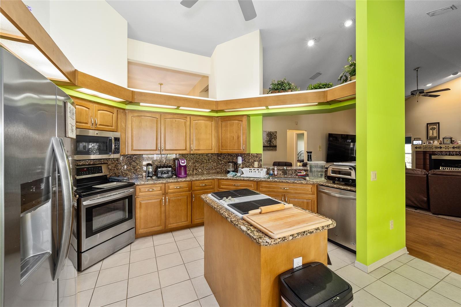 18 DOUGLAS ST, HOMOSASSA, FL, 34446