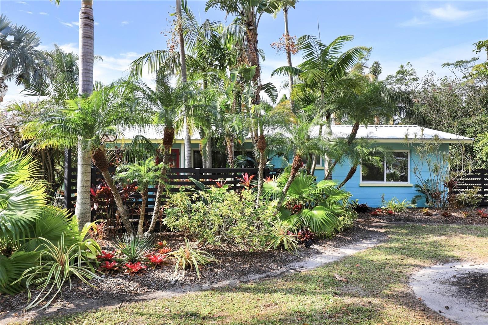2135 HYDE PARK CIR, SARASOTA, FL, 34239