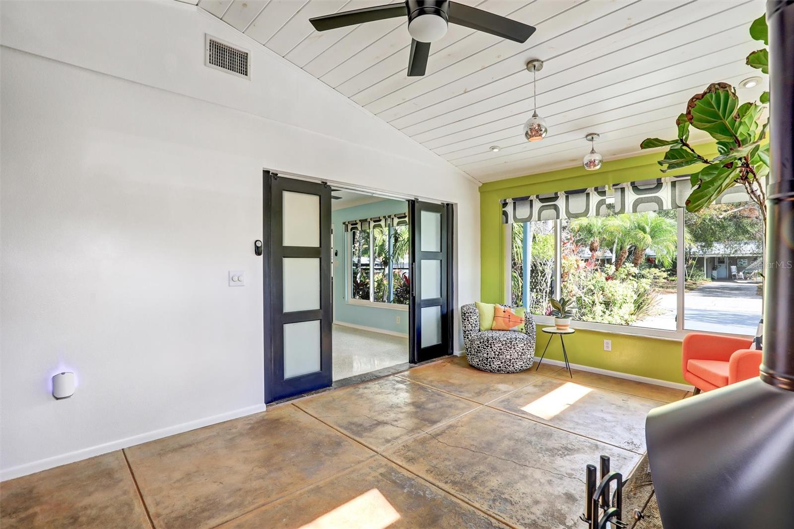 2135 HYDE PARK CIR, SARASOTA, FL, 34239
