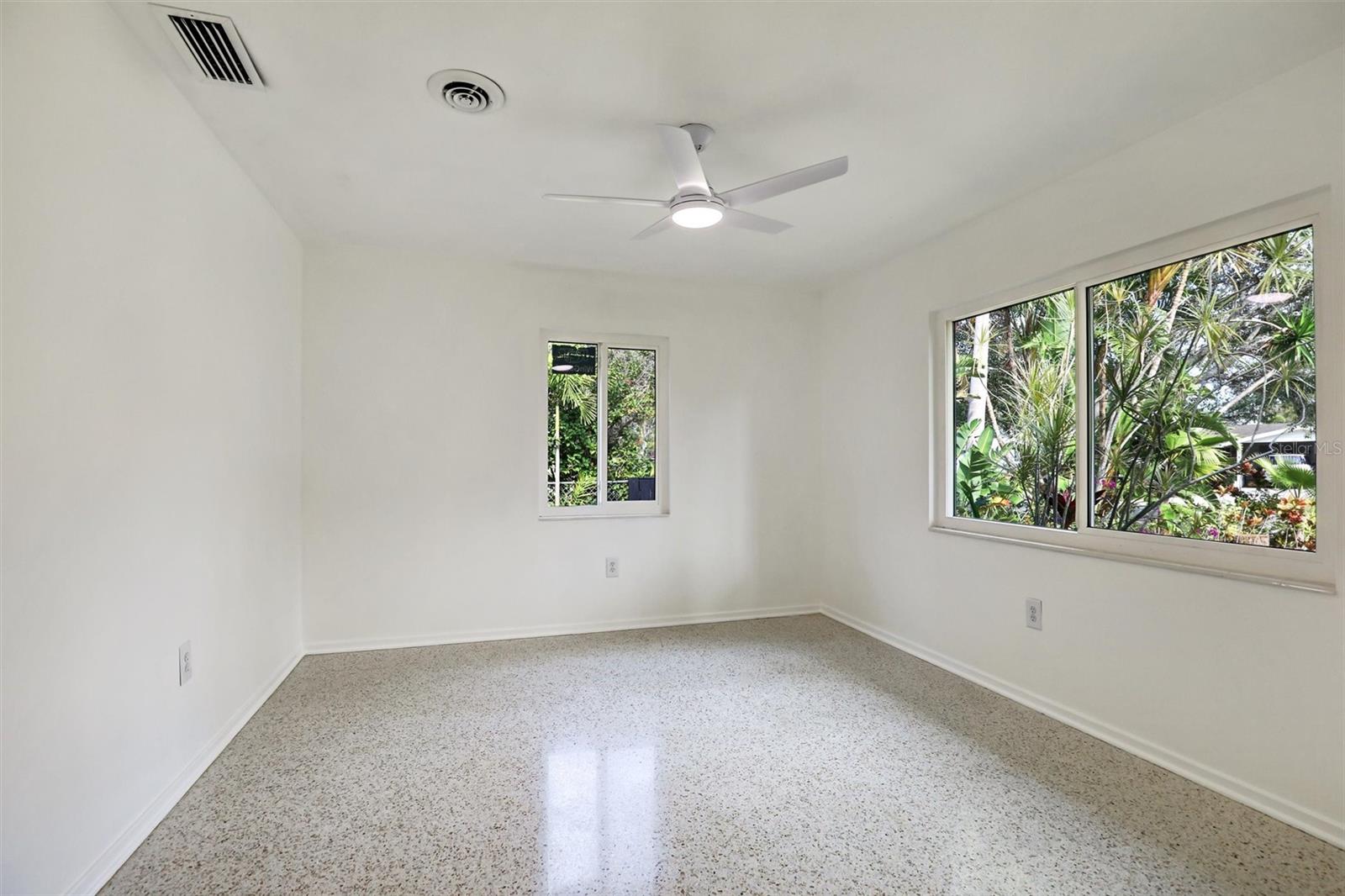 2135 HYDE PARK CIR, SARASOTA, FL, 34239