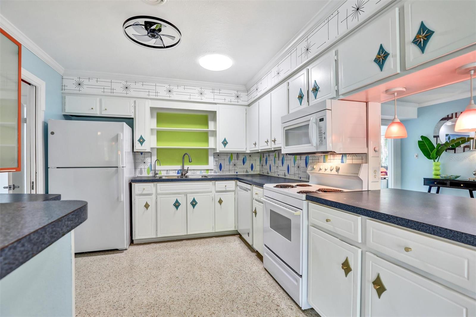 2135 HYDE PARK CIR, SARASOTA, FL, 34239