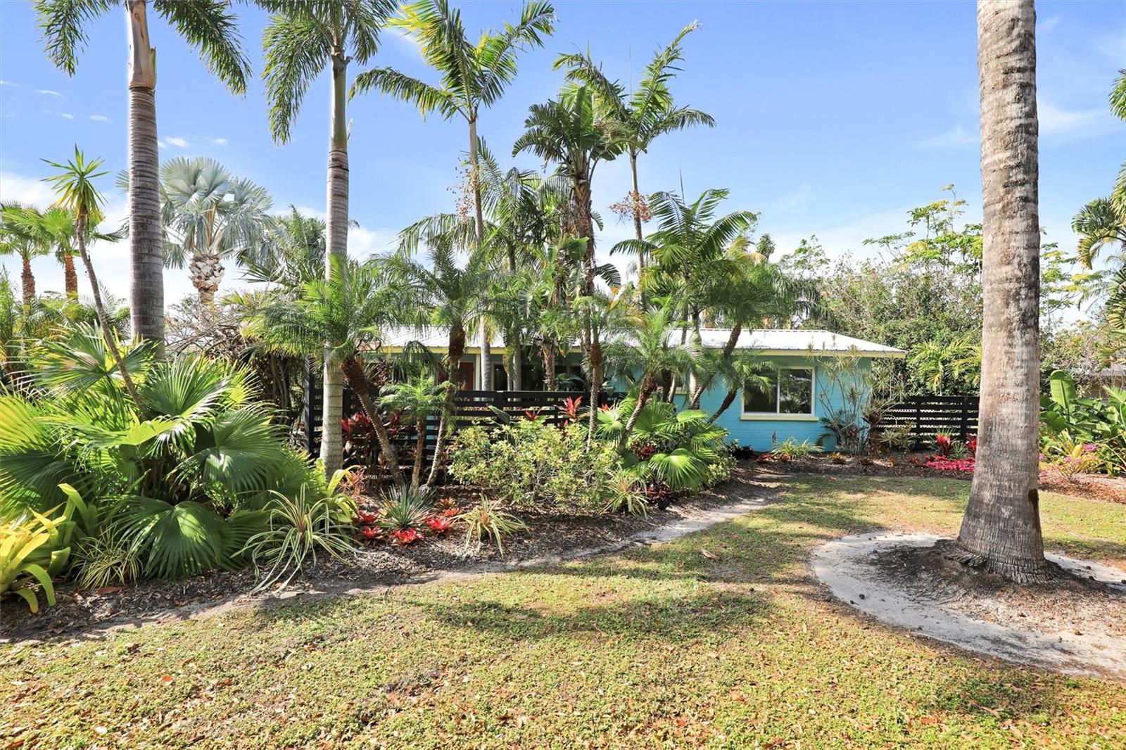 2135 HYDE PARK CIR, SARASOTA, FL, 34239