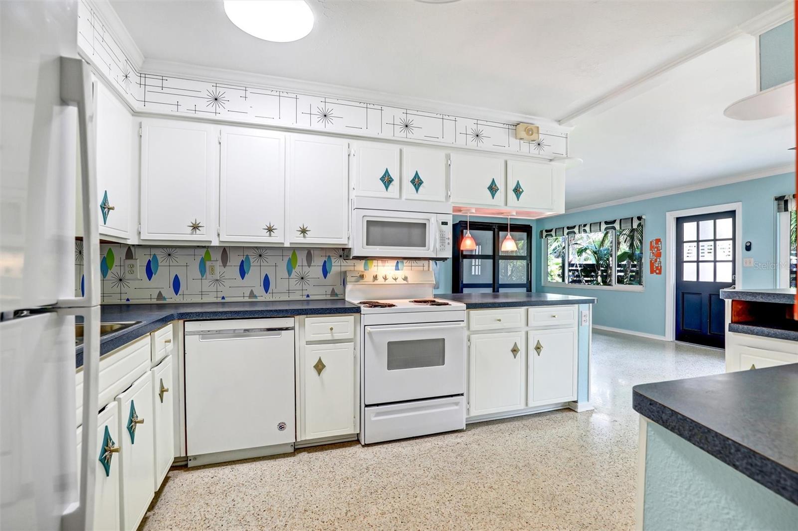 2135 HYDE PARK CIR, SARASOTA, FL, 34239