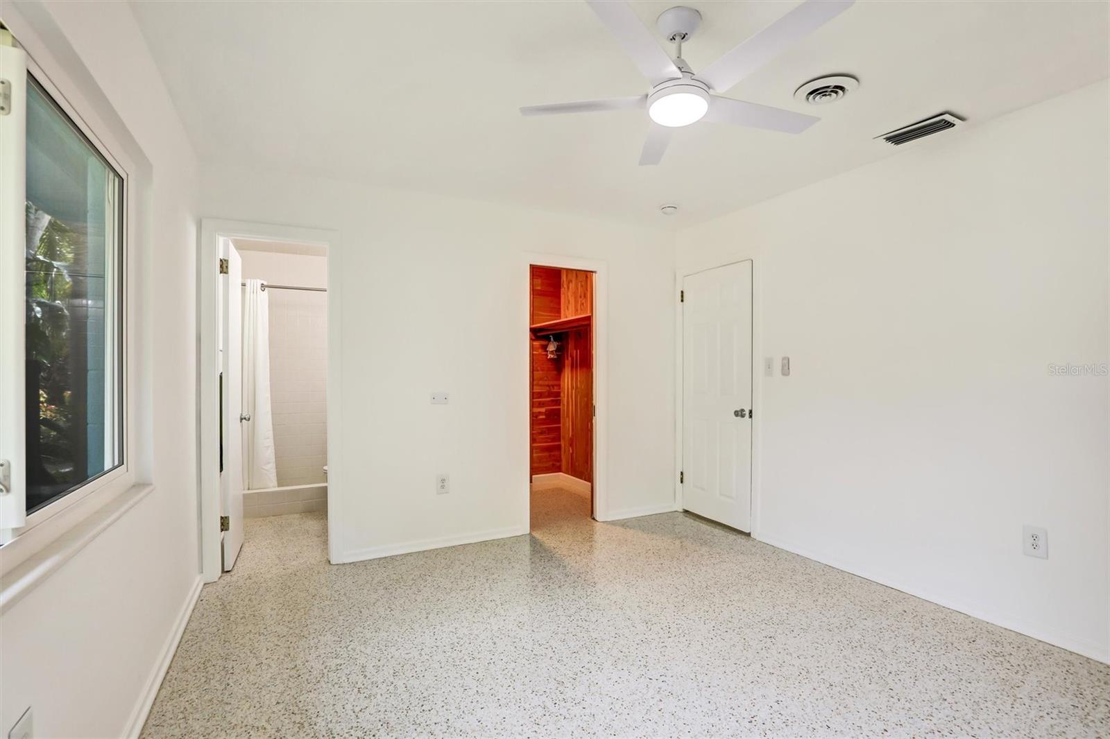 2135 HYDE PARK CIR, SARASOTA, FL, 34239