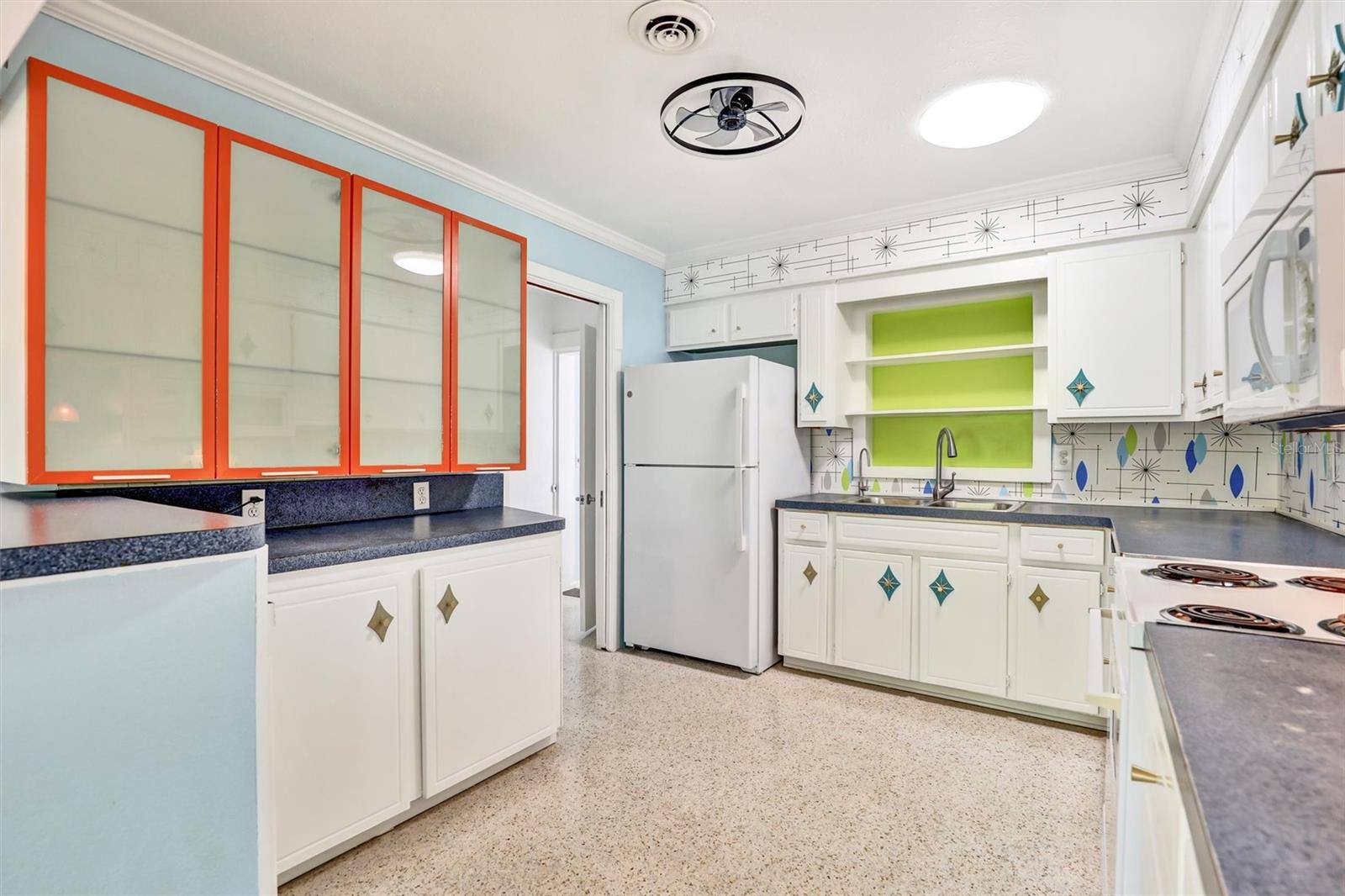 2135 HYDE PARK CIR, SARASOTA, FL, 34239