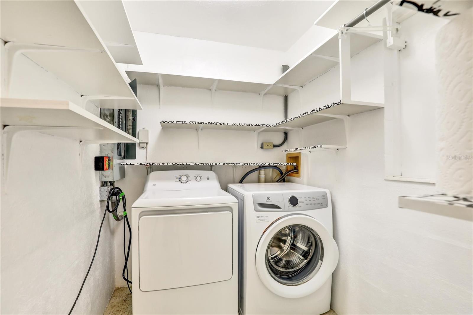 2135 HYDE PARK CIR, SARASOTA, FL, 34239