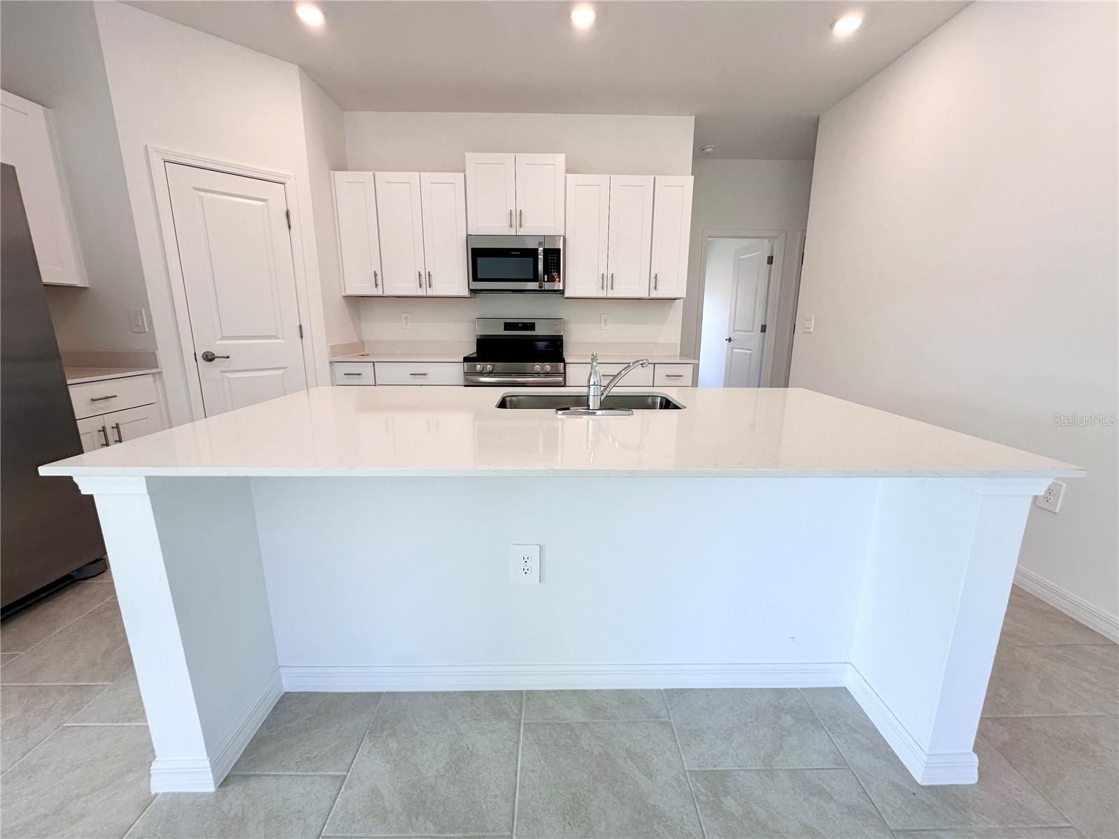 105 OAKWOOD CT, ROTONDA WEST, FL, 33947