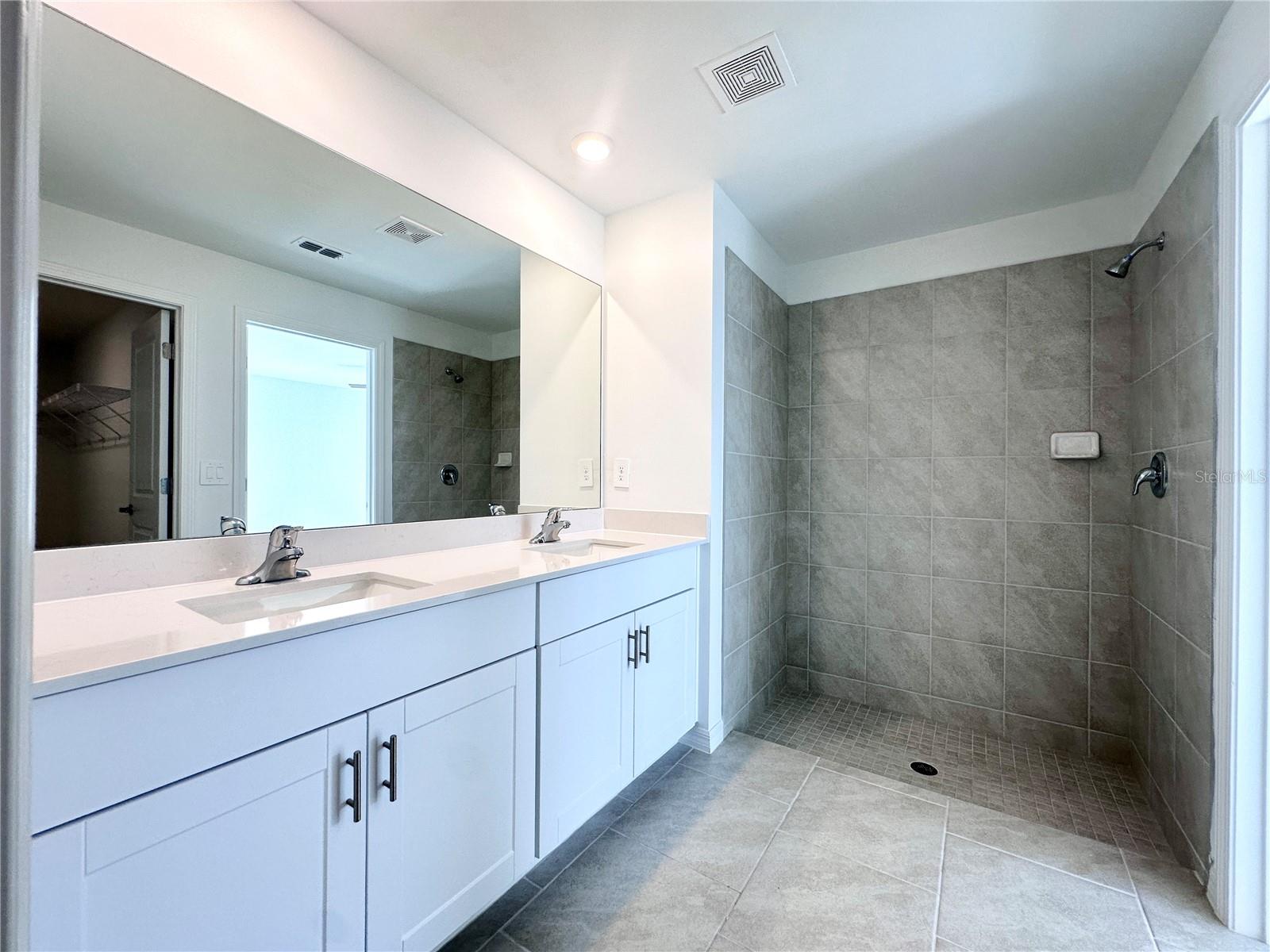 105 OAKWOOD CT, ROTONDA WEST, FL, 33947