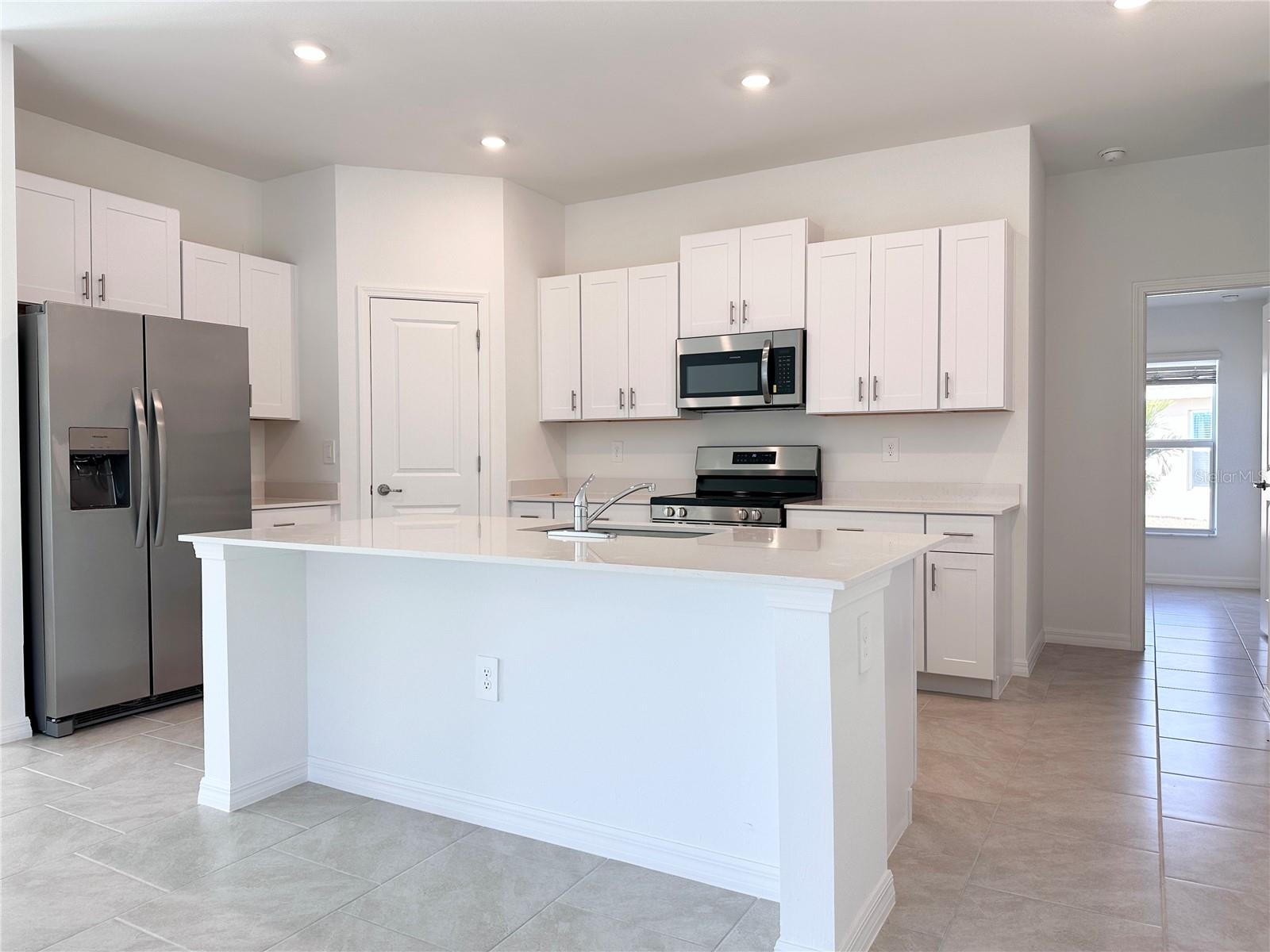 105 OAKWOOD CT, ROTONDA WEST, FL, 33947