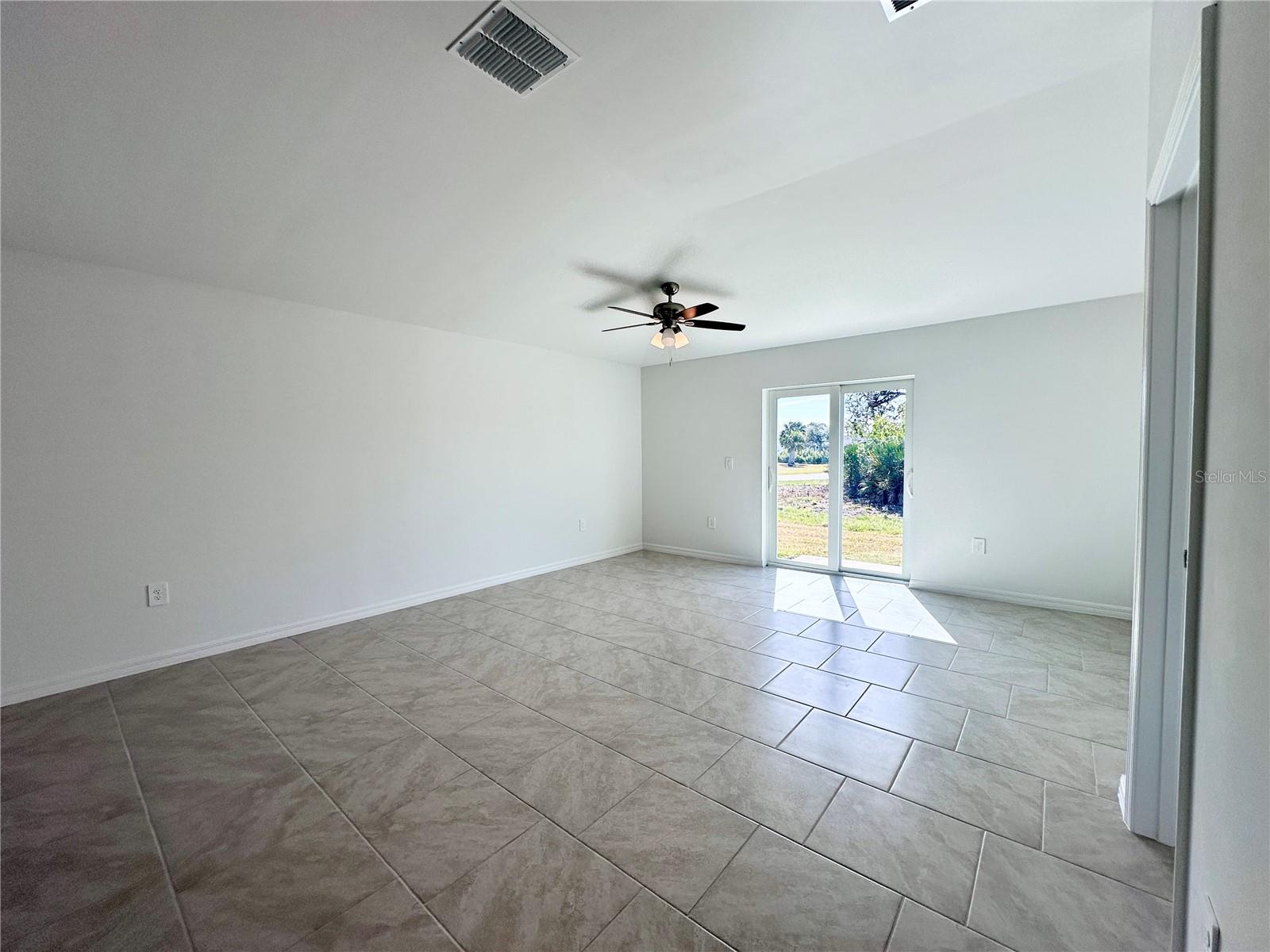 105 OAKWOOD CT, ROTONDA WEST, FL, 33947