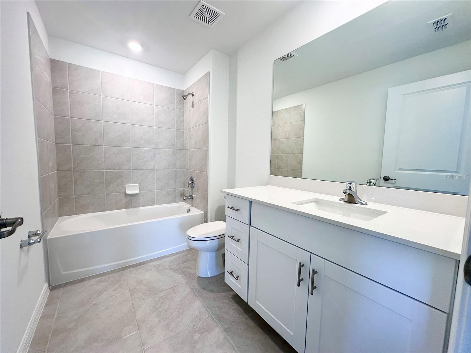 105 OAKWOOD CT, ROTONDA WEST, FL, 33947