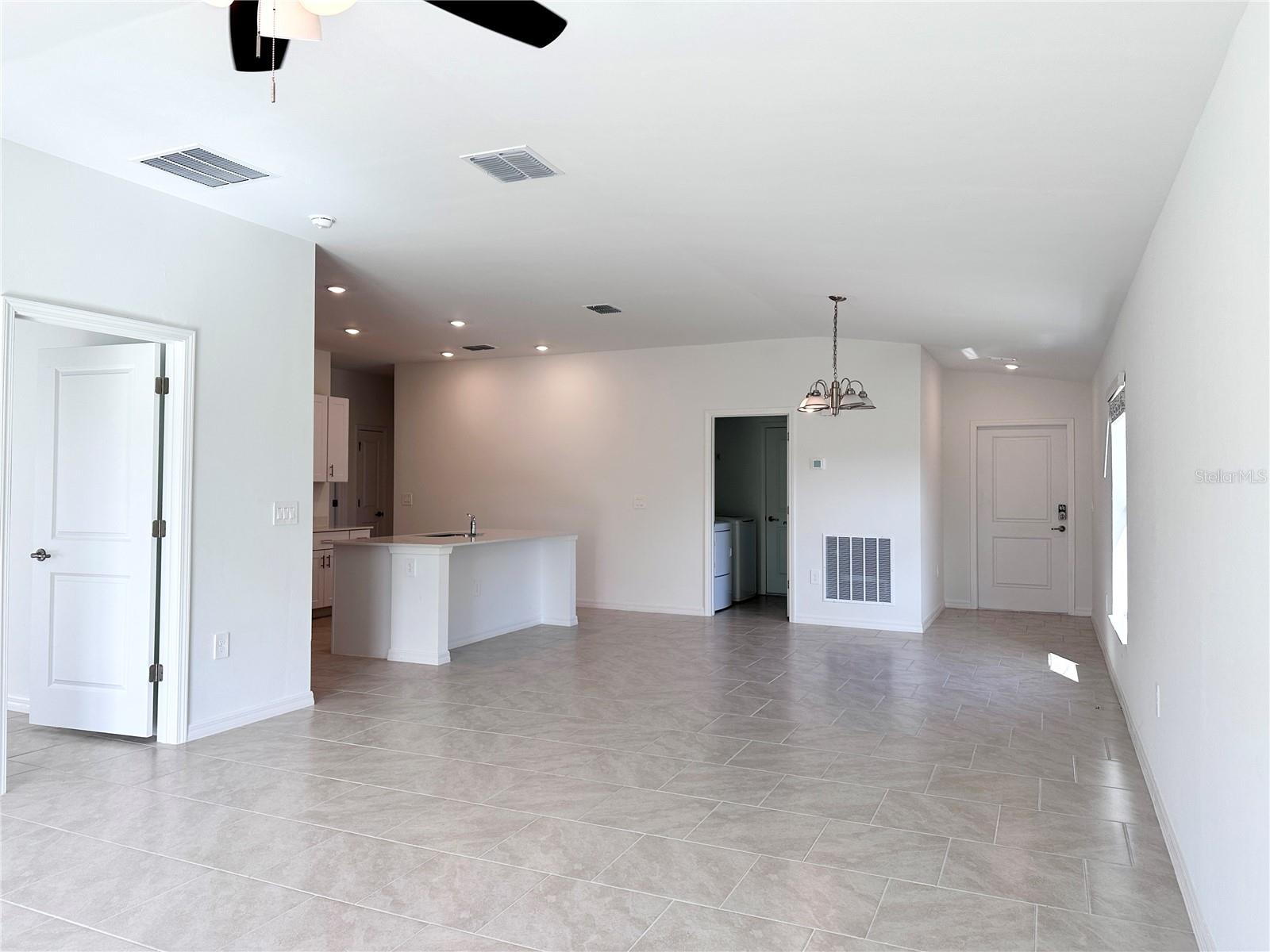 105 OAKWOOD CT, ROTONDA WEST, FL, 33947