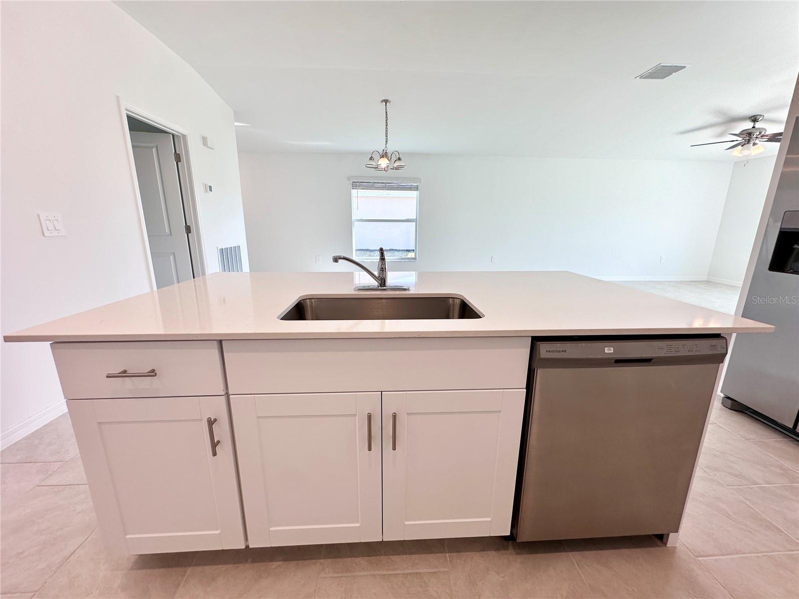 105 OAKWOOD CT, ROTONDA WEST, FL, 33947