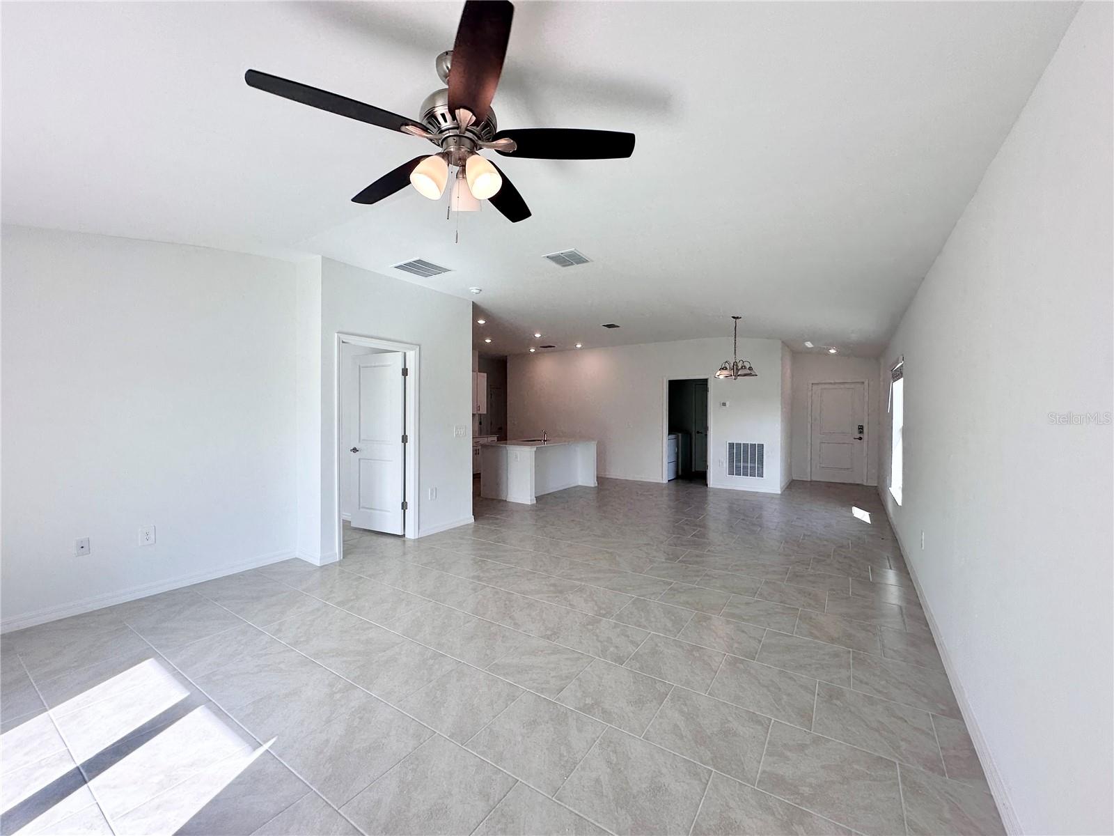 105 OAKWOOD CT, ROTONDA WEST, FL, 33947