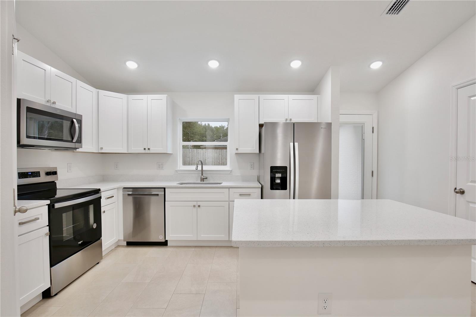 40210 ORANGE CIR, LADY LAKE, FL, 32159