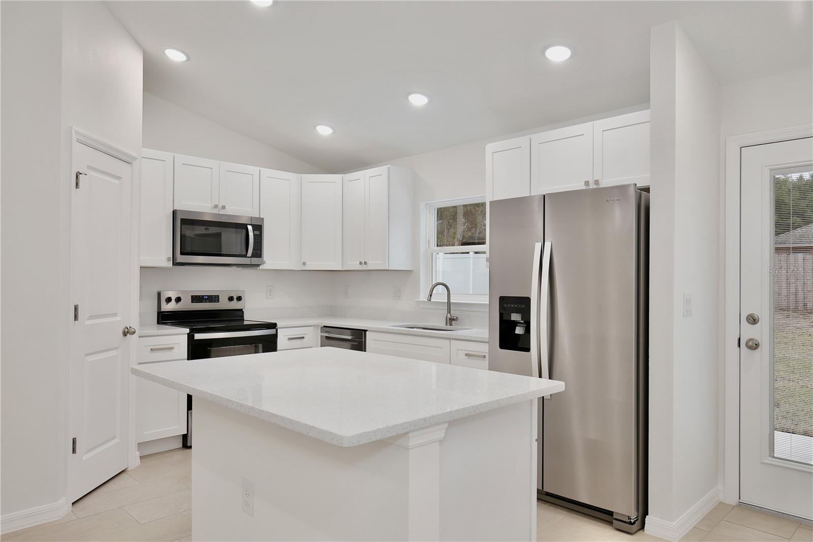 40210 ORANGE CIR, LADY LAKE, FL, 32159
