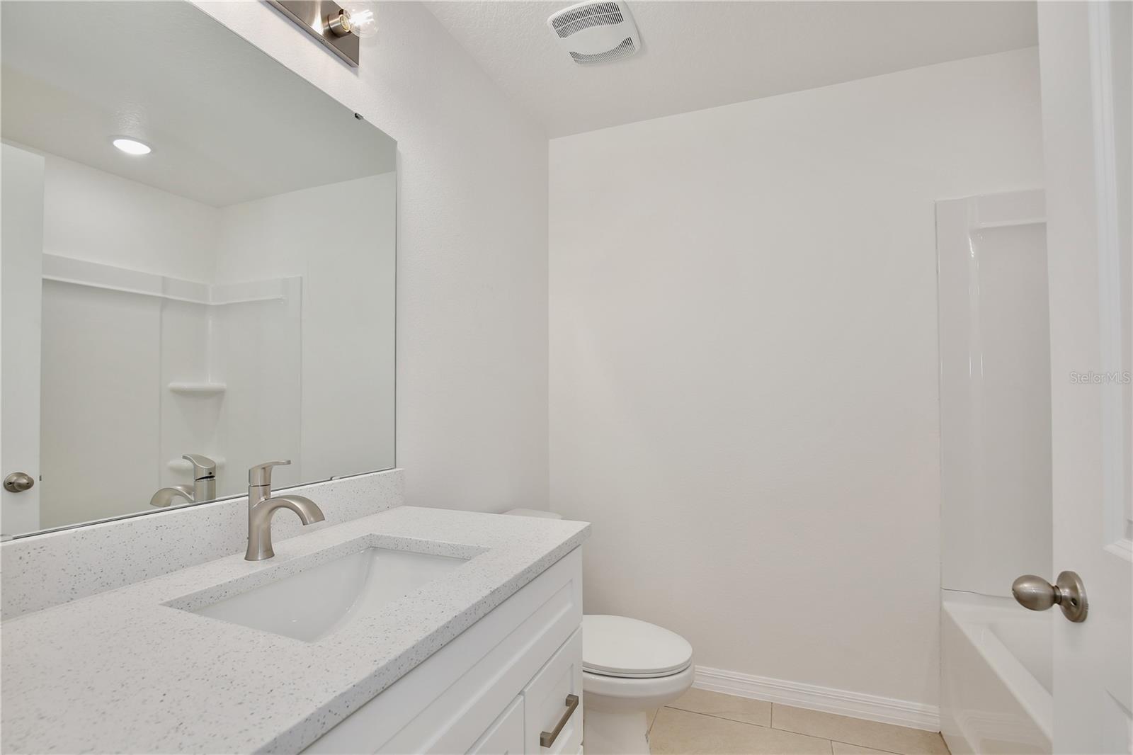 40210 ORANGE CIR, LADY LAKE, FL, 32159