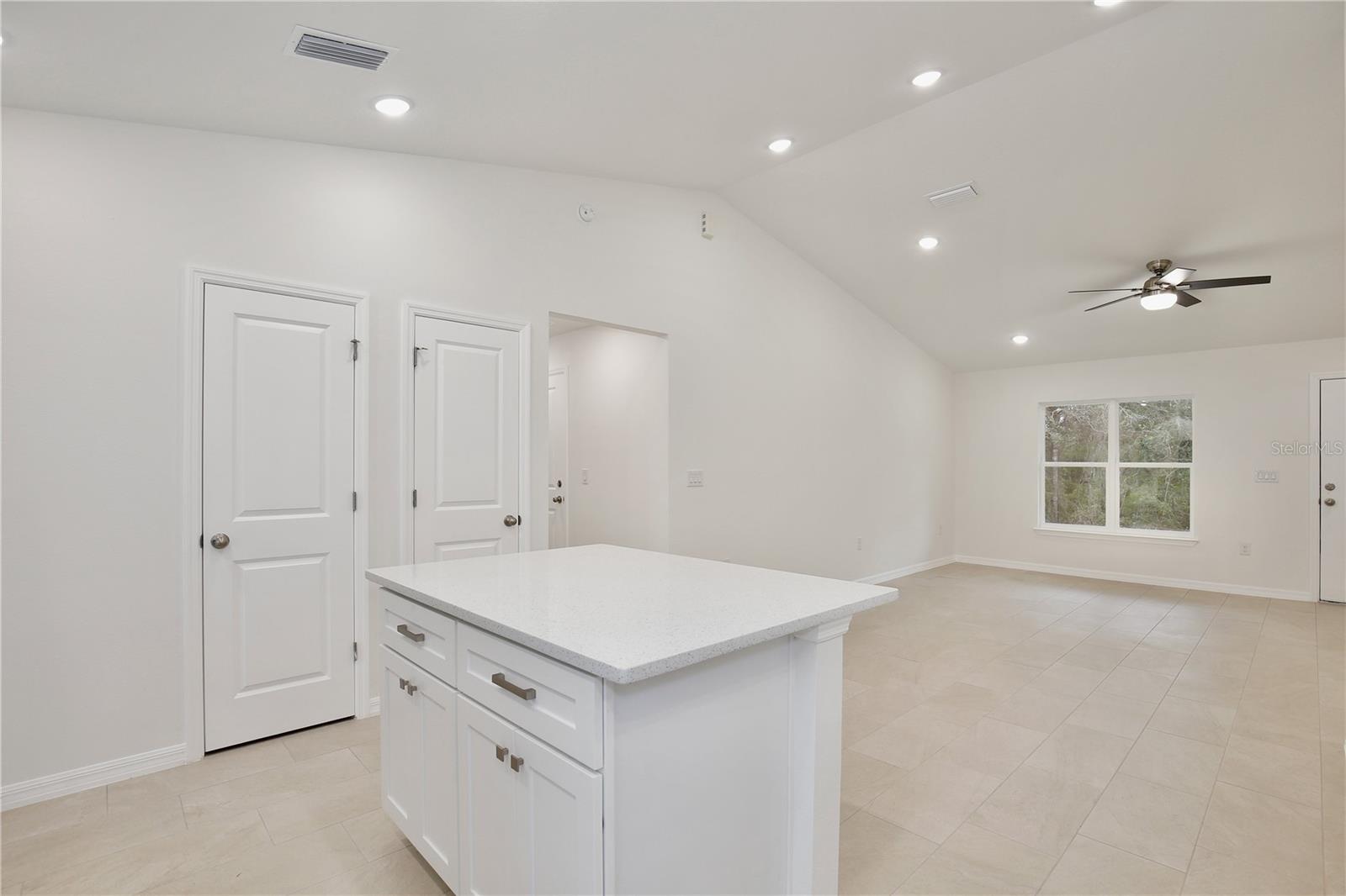40210 ORANGE CIR, LADY LAKE, FL, 32159