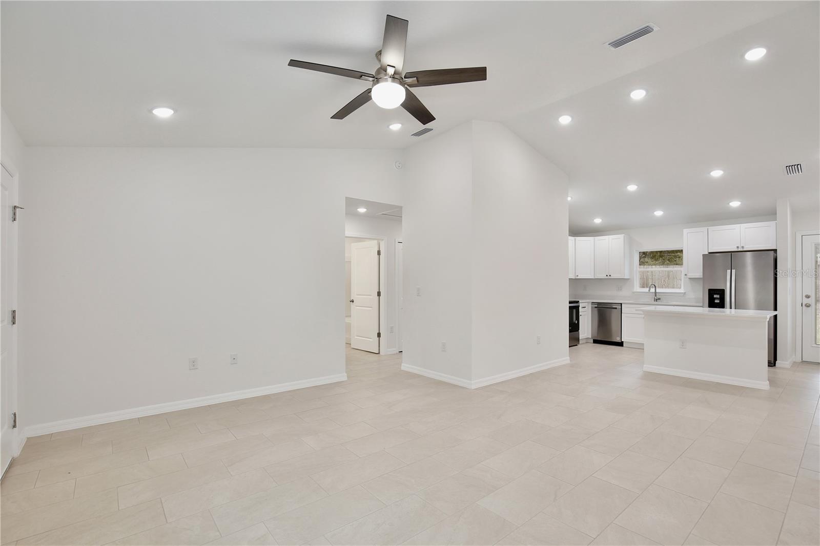 40210 ORANGE CIR, LADY LAKE, FL, 32159