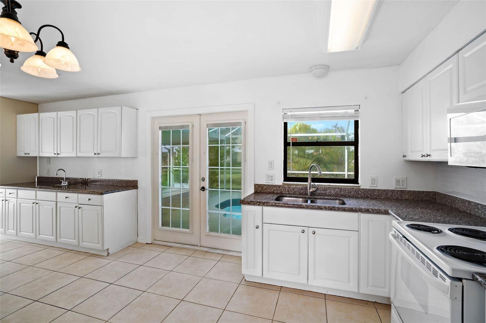 3255 LAKE VIEW BLVD, PORT CHARLOTTE, FL, 33948